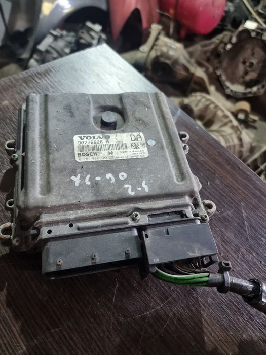 Ecu Calculator Volvo XC 2.4 D 30729826 DA 0 281 012 103