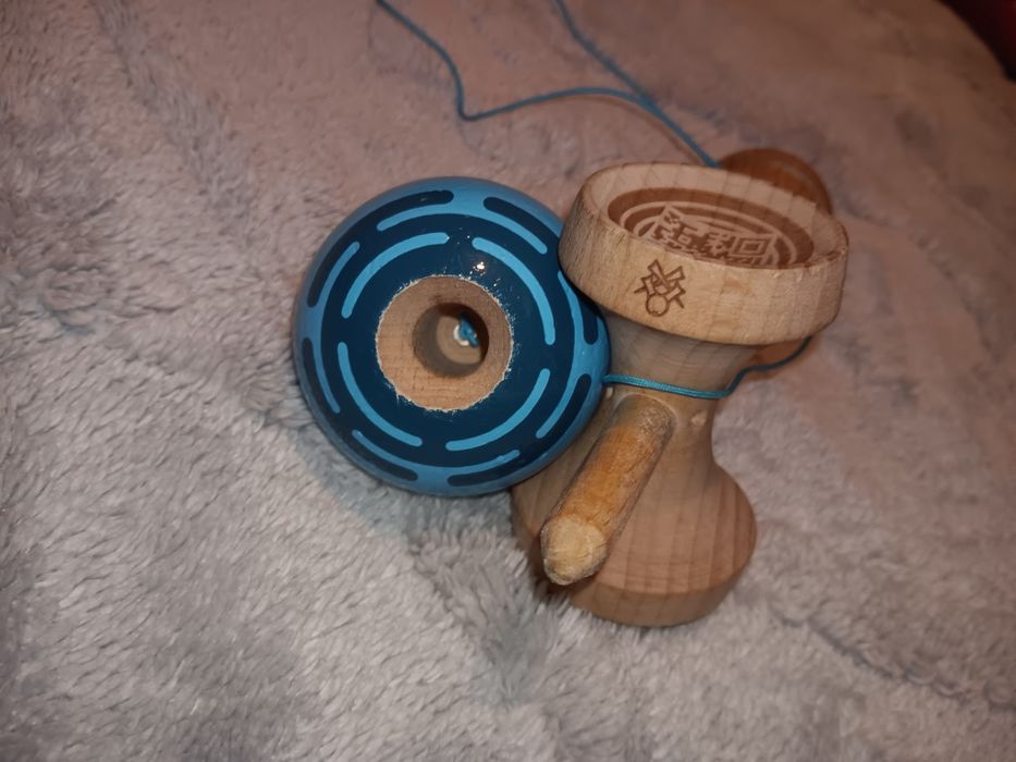 Vând kendama sweets