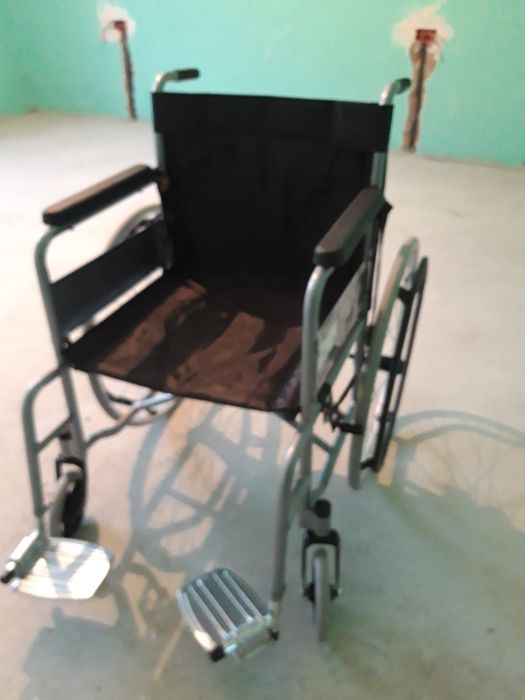 Scaun cu rotile pliabil