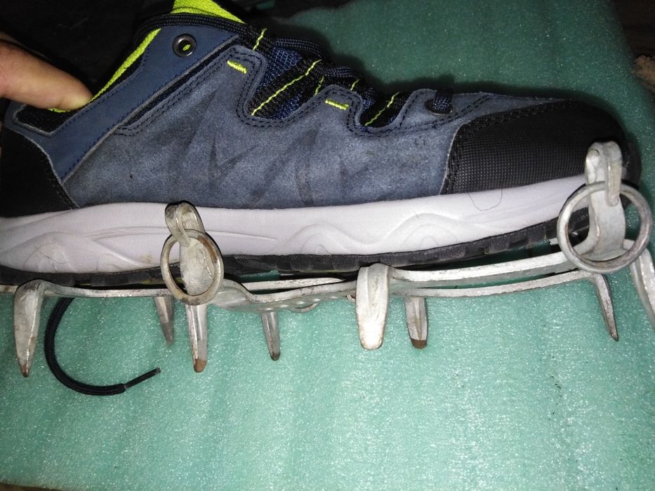 Скалолазные "кошки".