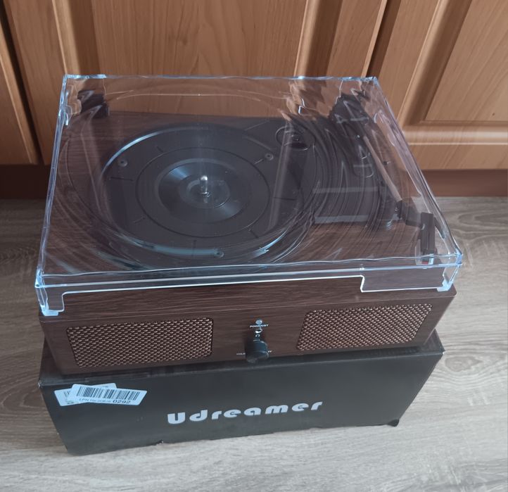 Грамофон чисто нов