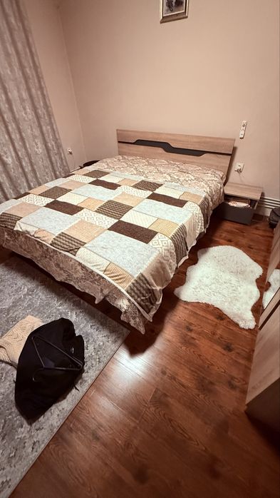 Комплект спалня+гардероб с надстройка+два скрина+две нощтни шкафчета!