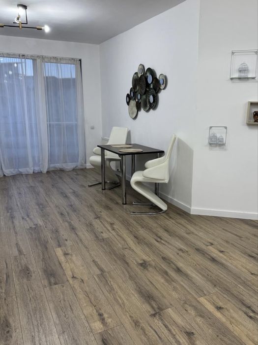 Inchiriez apartament