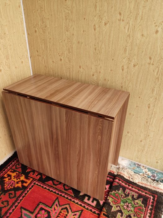 Продам стол книжку