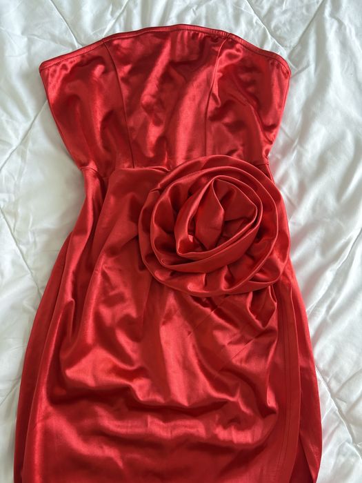Червена дамска рокля с 3Д роза
