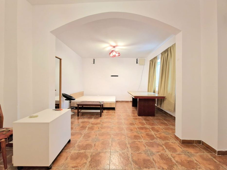 Inchiriez Camera in  Vila zona Capitol