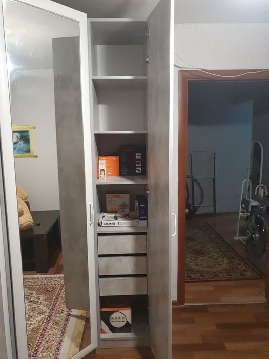 Продам шкаф светло серый