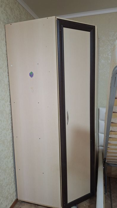 Шкаф с зеркалом — БЕСПЛАТНО!

Отдам бесплатно шкаф с зеркалом в нормал