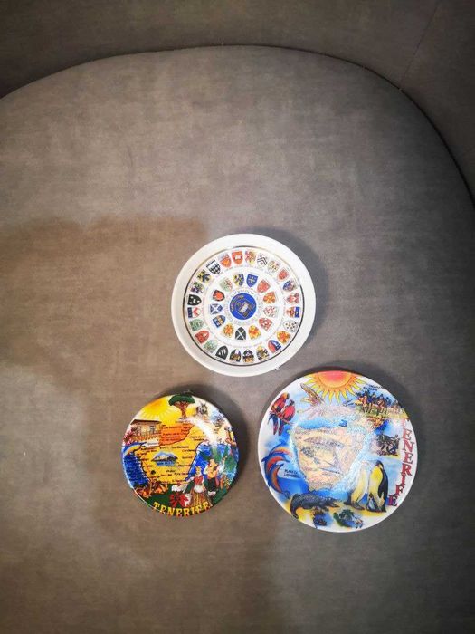 Сувенирные тарелки.