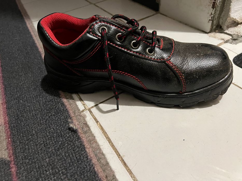 Работни обувки с бомбе