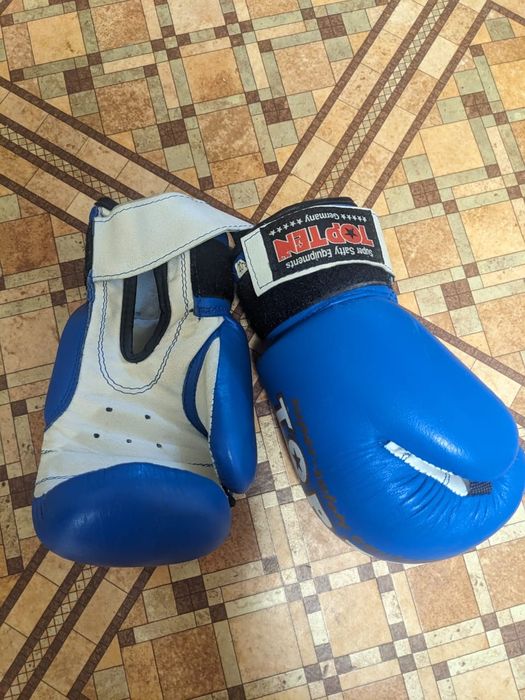 Боксерские принадлежности ! перчатки