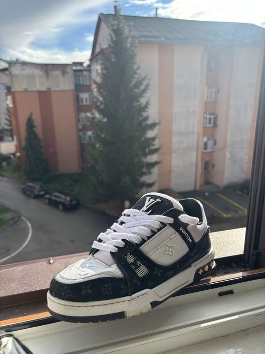 Se vinde louis vuitton trainer