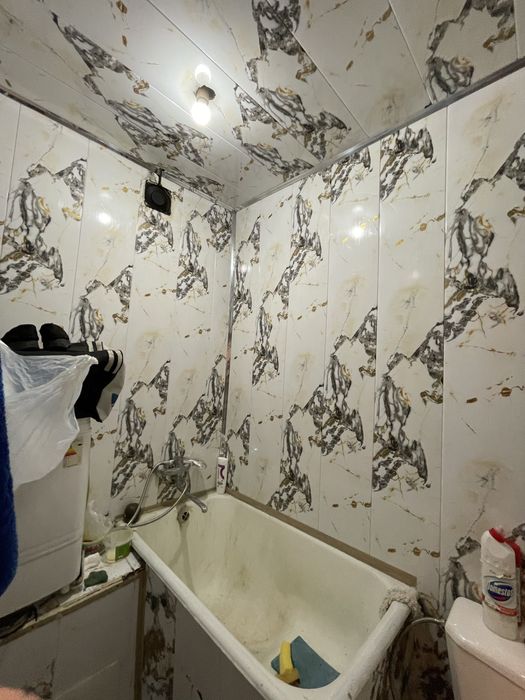 Срочна продаётся своя квартира в среднем состоянии 2 этаж