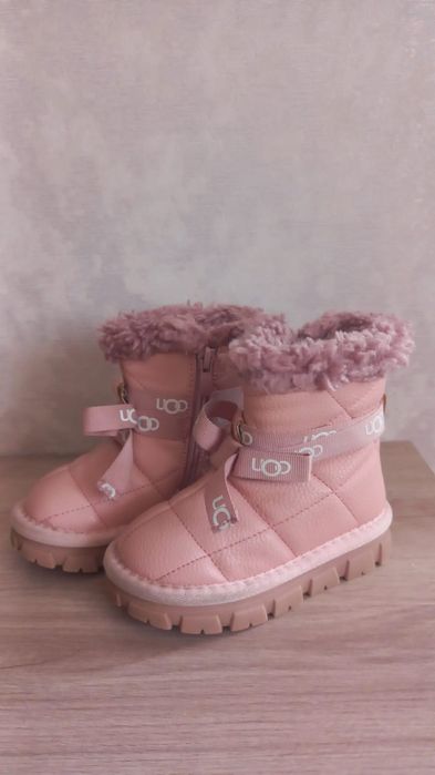 Продам Зимнии Угги 23
