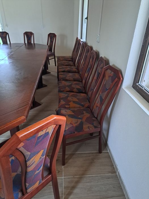 Vand masa cu  20 de scaune