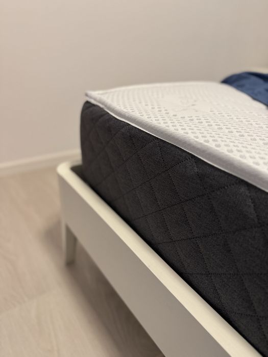 Dormitor lemn masiv ( achizitionat din Italia ) saltea inclusa noua **