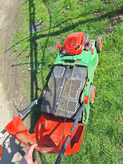 Masina Tuns Gazon Brill Germania cu Tractiun