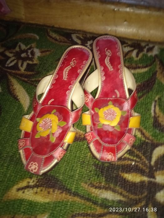 Продам обувь !! !Туфли и шлепки.