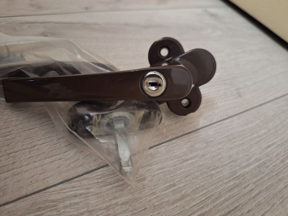 Mâner geam termopan cu incuietoare