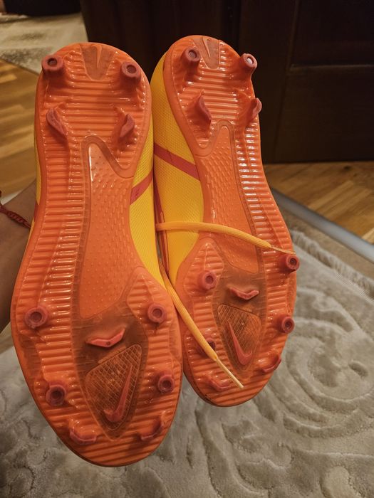 Ghete fotbal Nike Phantom marime 37.5
Purtati de două ori