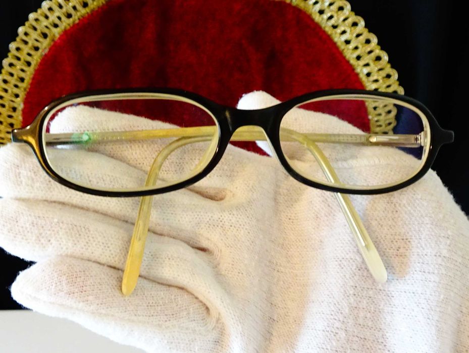 Диоптрични рамки със стъкла и слънчеви очила.