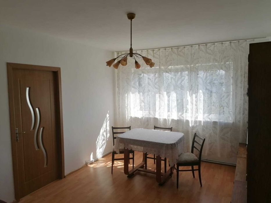 Apartament ultracentral, cu 3 camere semidecomandate, ultracentral, 300 euro
