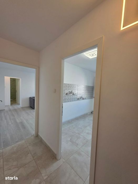 2 camere, fix lângă Liceul Roman Vodă, etaj intermediar, renovat 2025