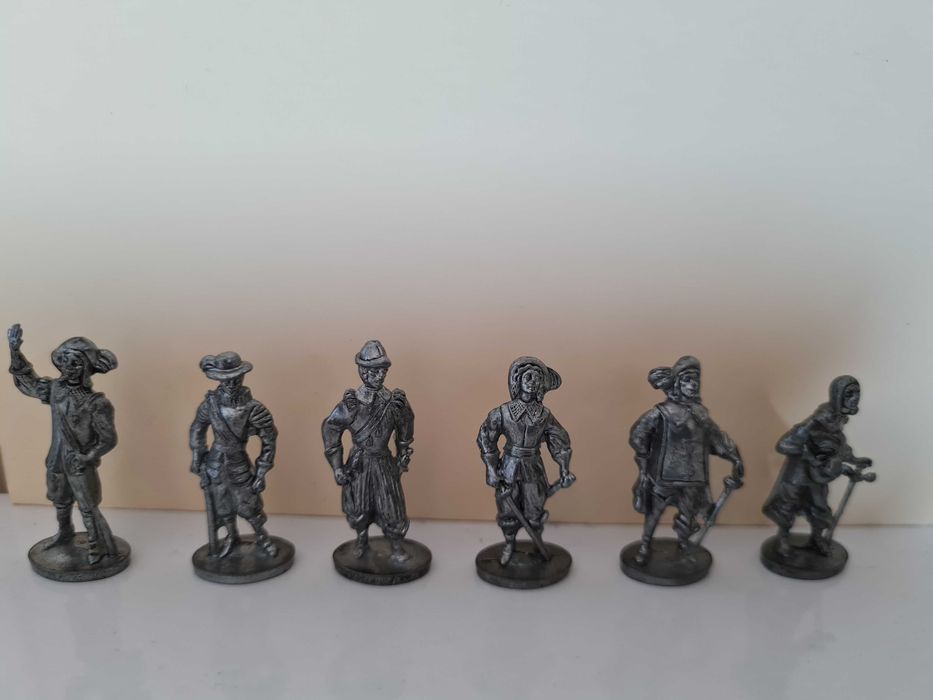 Kinder фигурки на войници