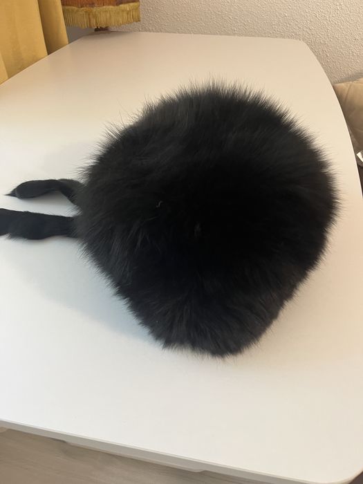 Caciula din blana de vulpe  neagra