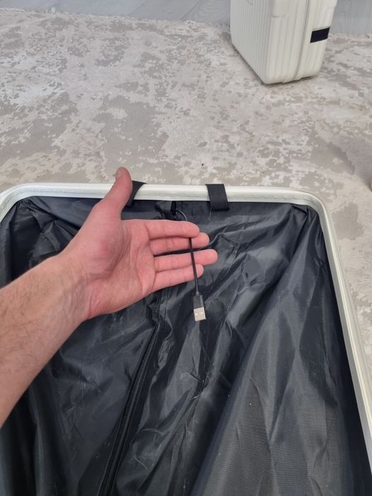 Чемодан дорожный