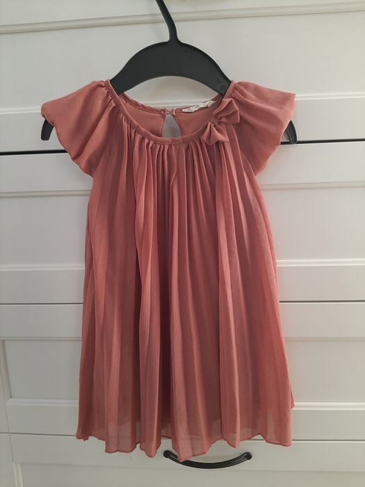 Vând rochițele de ocazie