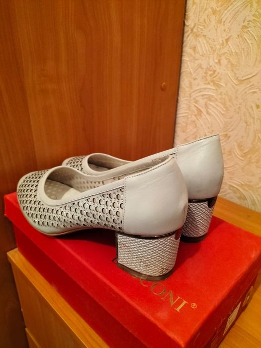 Продам новые туфли размер 38 кожа классика