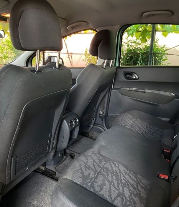Vând Peugeot 3008