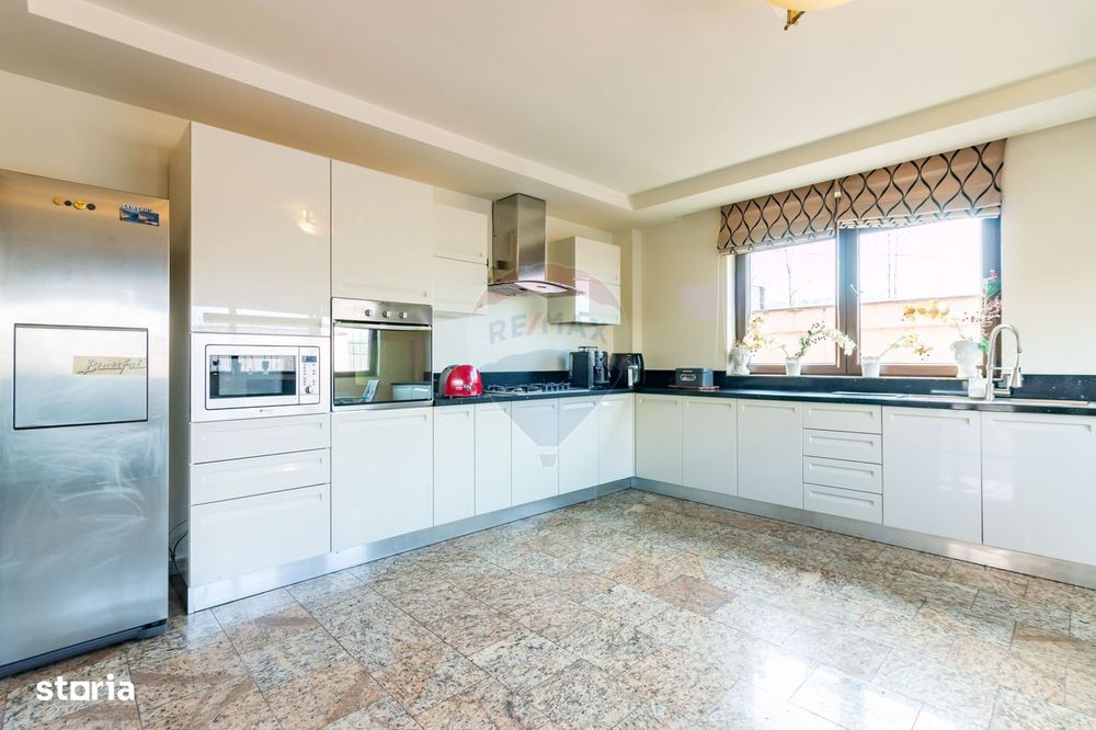 Vanzare Vilă cu 7 camere  Corbeanca