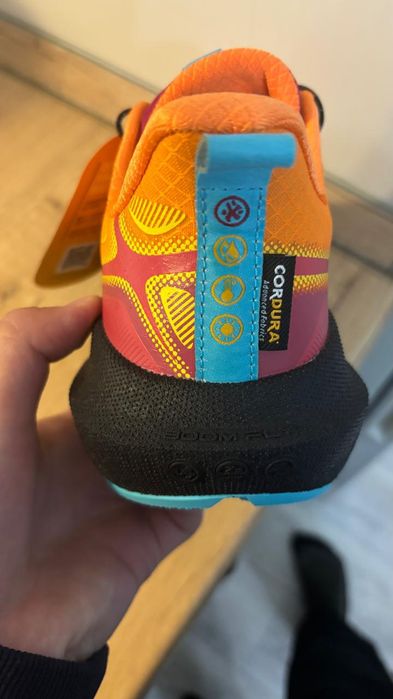 Кроссовка беговая