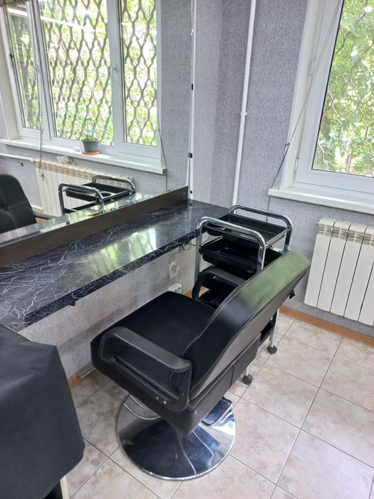 Сдам в аренду  парикмахерское  кресло