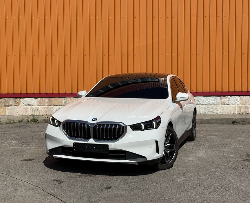 BMW 530e Hybrid  2025г.  В НАЛИЧИИ