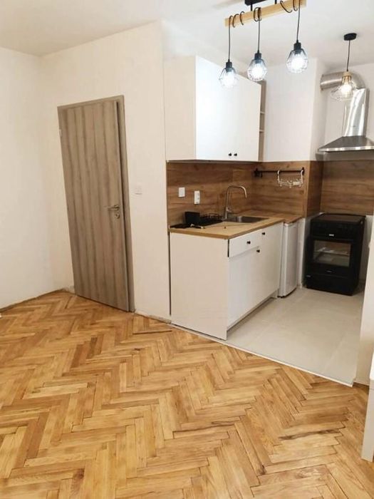 Дава се под наем Тристаен апартамент в София, Бъкстон - 78 кв.м за 700 € - Снимка #1