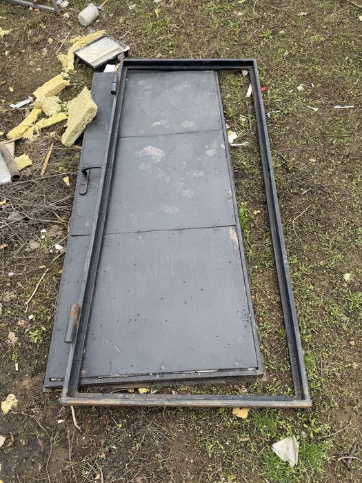 Двери входные б/у