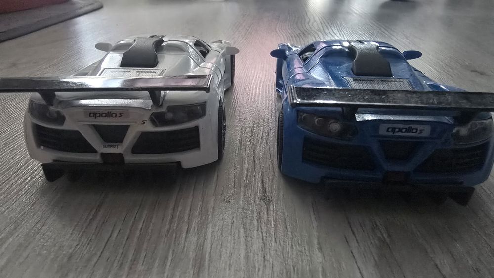 1/36 Метална количка Gumpert Apollo Sport