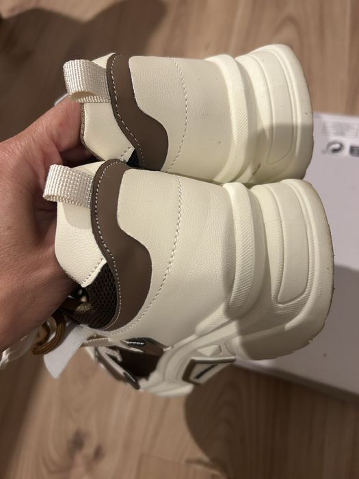 Дамски спортни маратонки