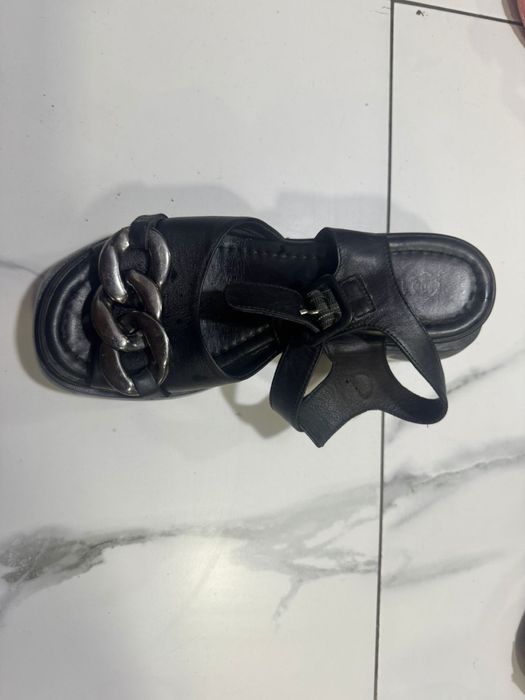 Продам босоножки