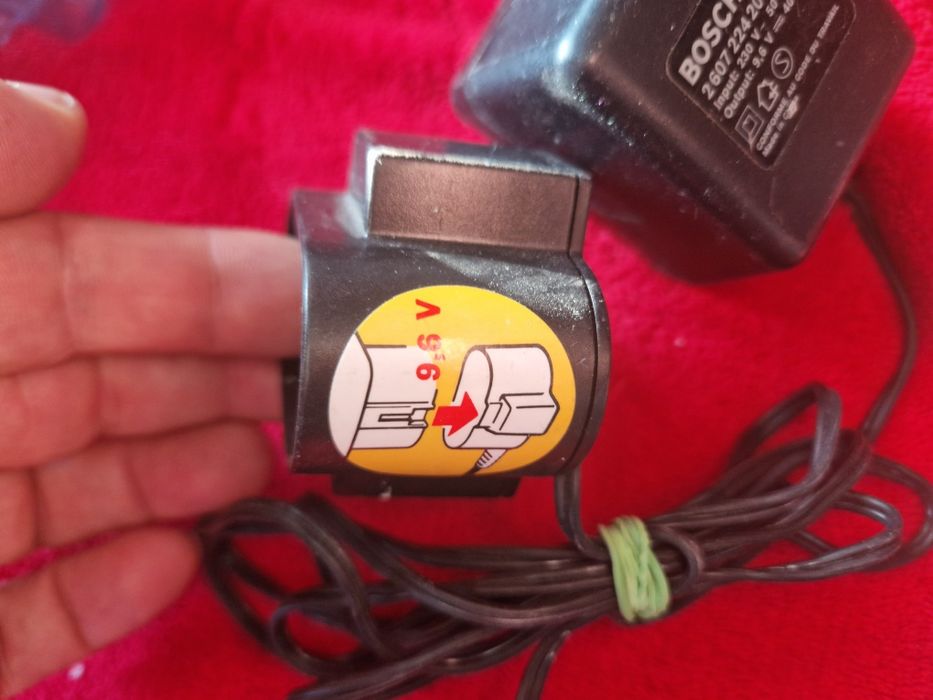 Adaptor  / încărcător pentru autofiletanta bosch