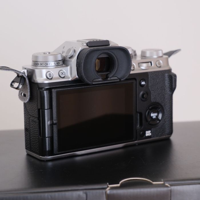 Fujifilm X-T4 Body, Silver, ca nou (900 cadre)