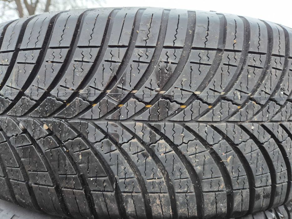 Anvelope VARA IARNA 4Sezoane 215/60/17 - GoodYear APP NOI DOT 2023