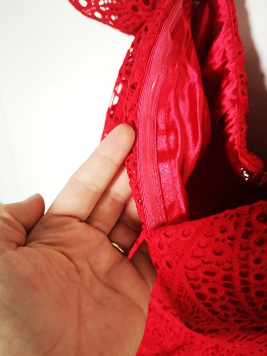 Rochie roșie de ocazie cu dantela