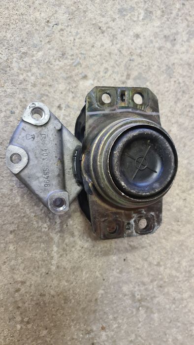 Тампон двигател Peugeot Citroen