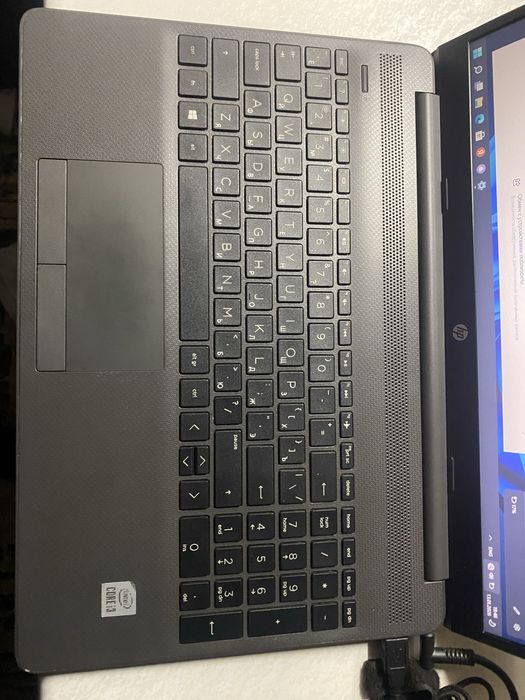Сросно продам ноутбук Hp i3-10 пополения