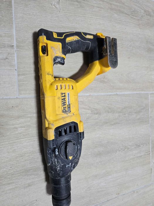 De Walt Акумулаторен Перфоратор DCH133