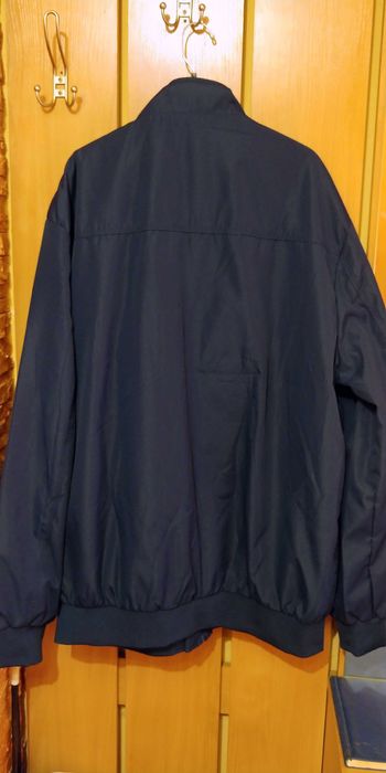 Продаю куртку ветровку